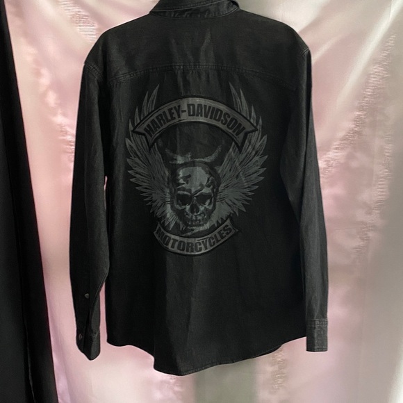 Harley-Davidson size M Charcoal Denim Snap front Shirt. HD skull design on back - Picture 11 of 12